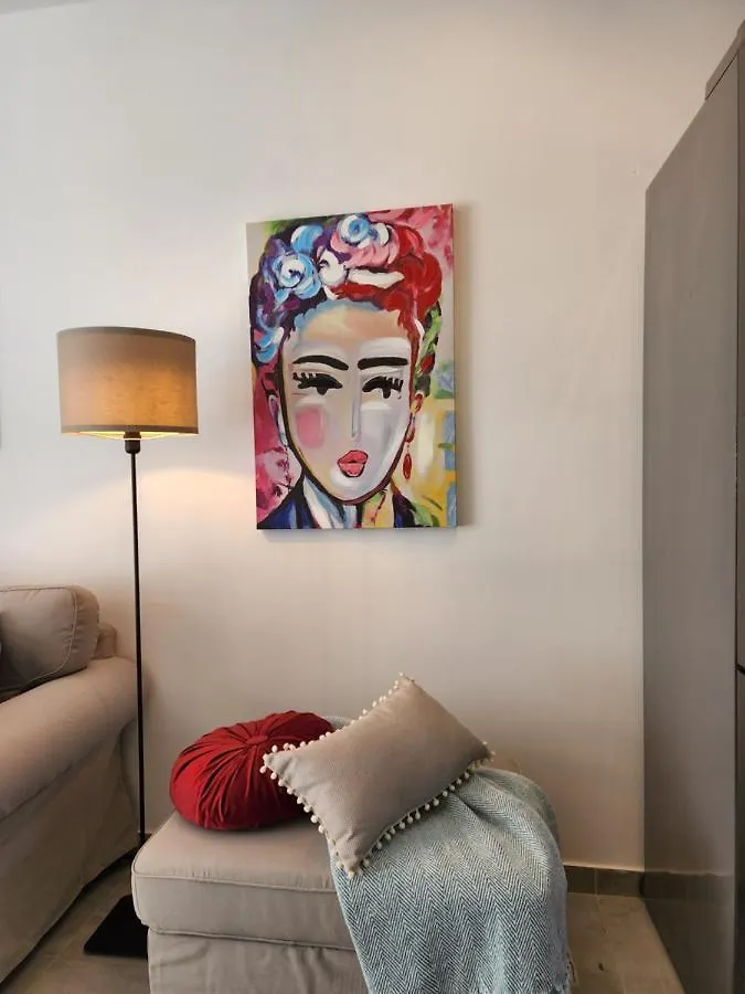 Frida'S Cozy Two Bedroom Apt Larnaca Apartment