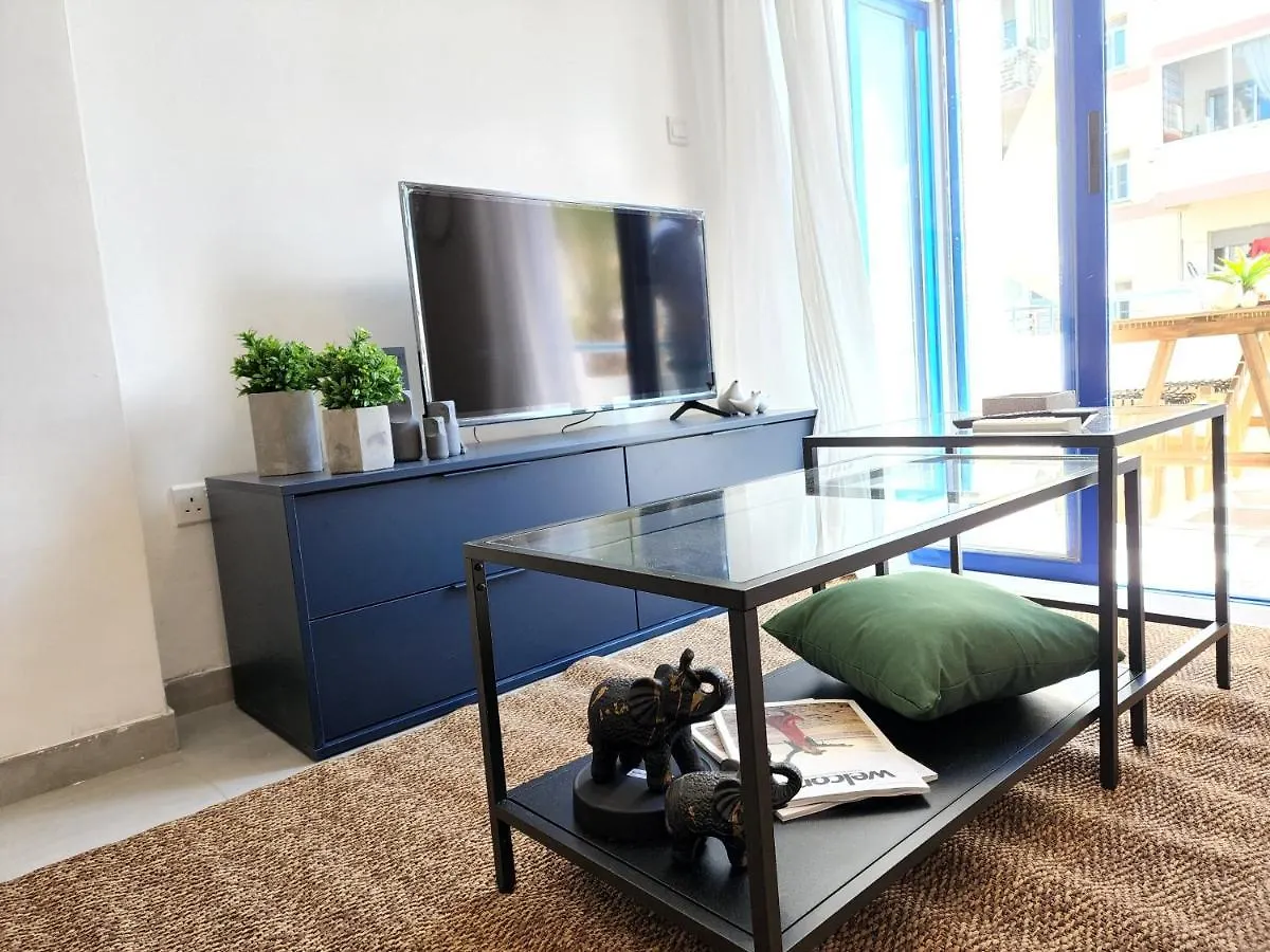 Frida'S Cozy Two Bedroom Apt Larnaca Apartment