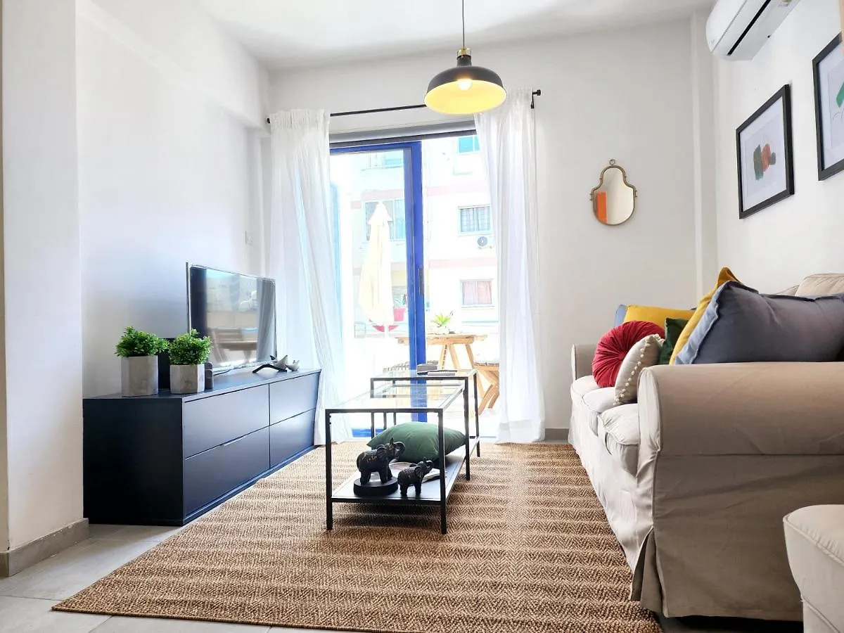 Frida'S Cozy Two Bedroom Apt Larnaca