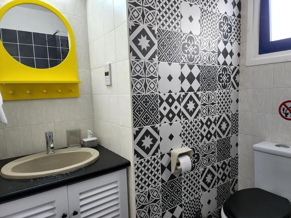 Frida'S Cozy Two Bedroom Apt Larnaca